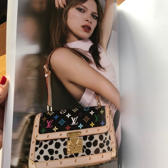 Louis Vuitton Collection Autumn 2003-2004 catalog - Picture 2 of 11